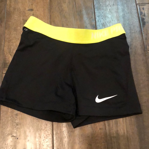 Nike Pants - Nike Women’s Pro 3 training shorts